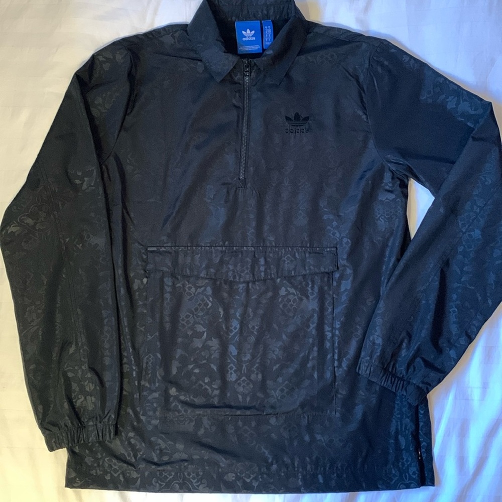 Adidas black patterned pop over 1/4 zip jacket giant Velcro front pocket EUC